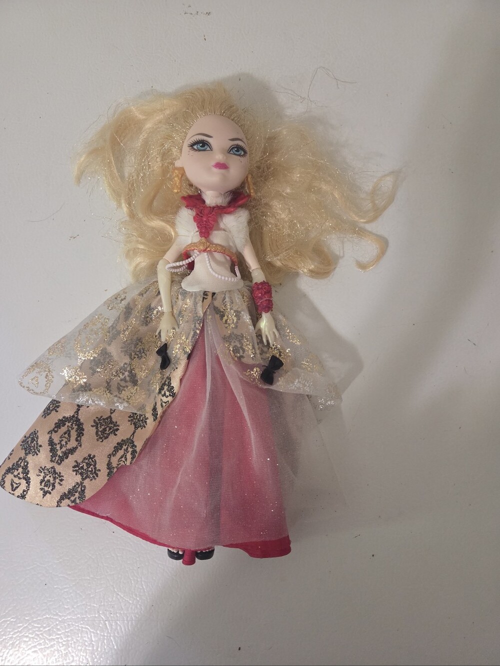 Mattel Ever After High Apple White Thronecoming Doll